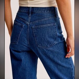 Abercrombie & Fitch The Loose High Rise Relaxed Pinstripe Blue
Jeans size 31